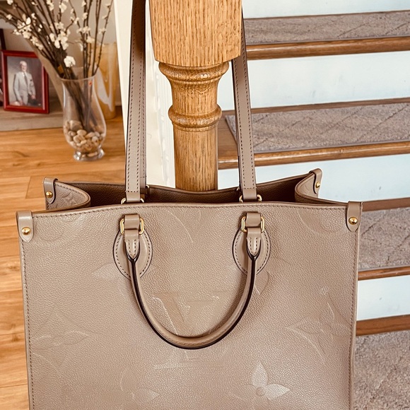 Louis Vuitton Leather “On The Go” Medium - Picture 1 of 15